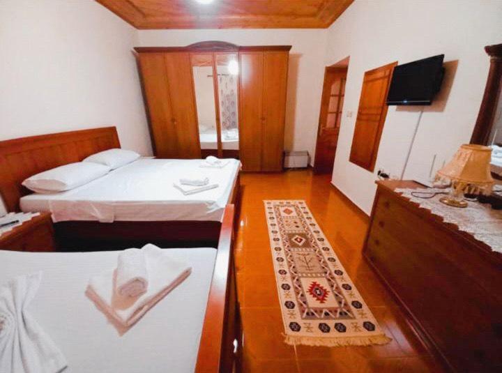 Sokolli Guest House Гирокастра Экстерьер фото