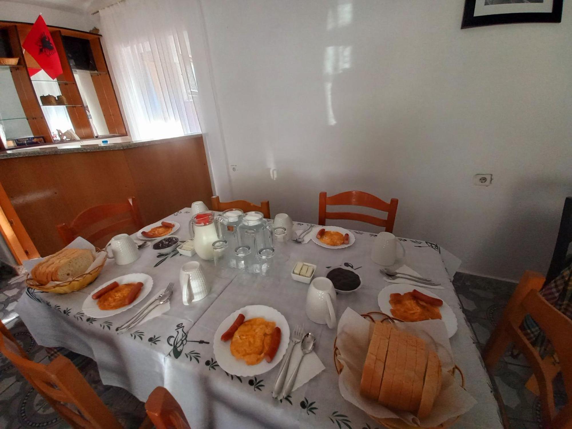 Sokolli Guest House Гирокастра Экстерьер фото